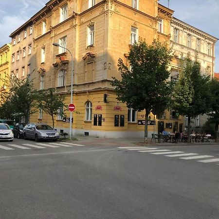 Apatrhostel Brno Brünn Exterior foto